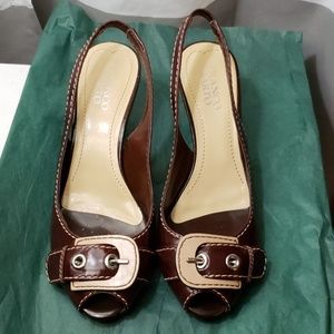 7.5 narrow chocolate and tan slingbacks